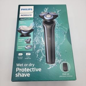 Philips Norelco Aqua Touch Wet or Dry Protective Shaver